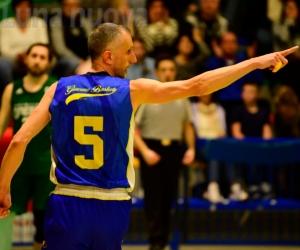 Giaveno, la salvezza arriva dopo un derby bollente (54-56)