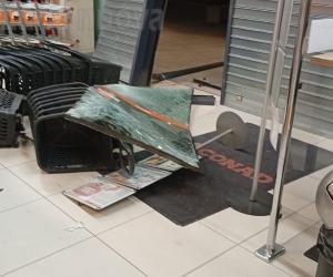 Avigliana, l’assalto notturno al Conad fallisce: non trovano i soldi