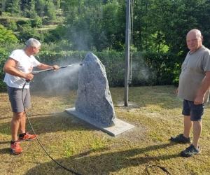 Mattie: rimossa la scritta sul monumento, gli alpini possono festeggiare