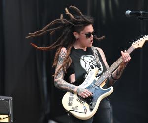Al Flowers Festival il sabato inizia con Circus Punk 
