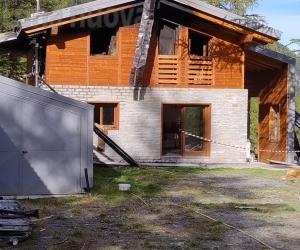 Cesana, fiamme nel nuovo alpeggio Thuras