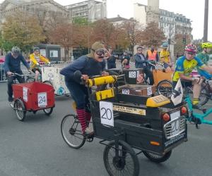 Buttigliera, Morando-Bond va a Parigi in Ape e corre col triciclo