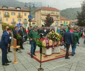 "Fratelli granata", Vespe, Alpini e Comune: il grande mondo di Enrico intorno a lui