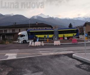 Bussoleno: la rotonda sulla 24 parte subito male