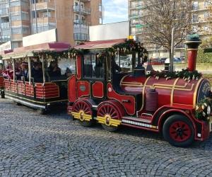 Collegno, pista di pattinaggio e trenino accendono il Natale