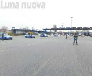 Beinasco, caos all&rsquo;autogrill: quattro arresti