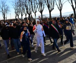 Rivoli, la fiaccola olimpica ai piedi del Castello