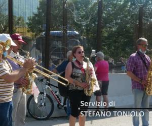 Dal corteo alla battitura delle recinzioni del cantiere: il lungo sabato No Tav