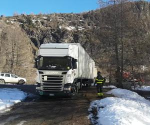 Tir incastrato alla piana di San Nicolao
