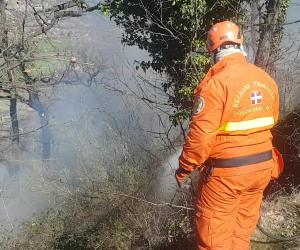 Susa: vigili del fuoco e Aib al lavoro per domare il rogo di Coldimosso