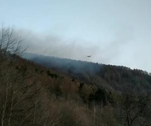 Rubiana: l'elicottero in azione per domare l'incendio al Colle del Lys