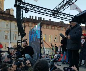 Torino No Tav: l'intervento di Alberto Perino dal palco di piazza Castello