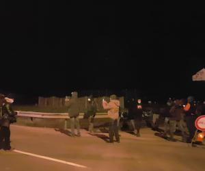S.Didero, sgombero autoporto: i cori di protesta No Tav all'arrivo della polizia