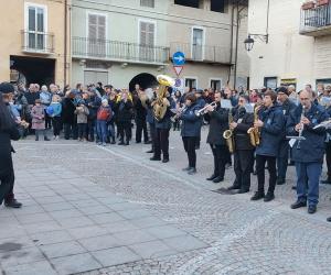 S.Ambrogio: il ballo dell'Abbà Ubaldo Gavin in piazza Abbadia
