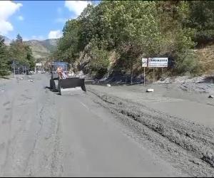 Bardonecchia: mezzi Anas al lavoro per liberare la statale 335 dai detriti