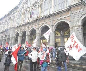 No Tav bloccano Porta Nuova