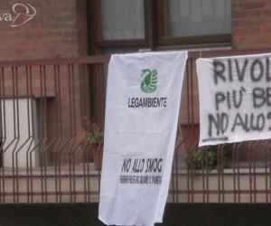 Tornano le lenzuola acchiappasmog in corso Susa