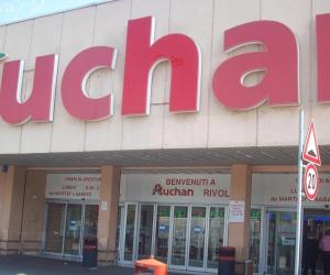 Invece di vigilare rubava