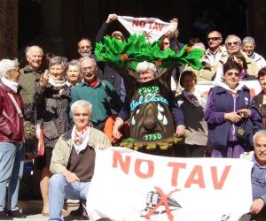 No Tav in visita alla mostra di Gilardi, l'artista-militante