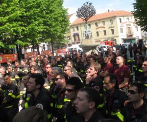 Rivoli, la protesta dei pompieri volontari