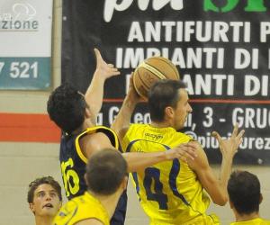 Basket: Giaveno in vetta con il pieno punti