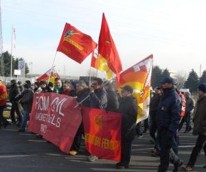 Rivoli, lavoratori Magnetto in corteo