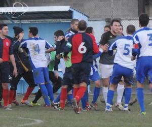 Alpignano-Pianezza, prima il calcio e poi la rissa
