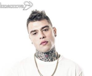 Fedez al GruVillage: il ritorno live del rapper italico più controverso 