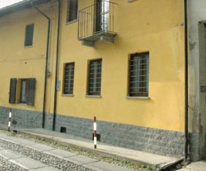 Pensionato riverso nel cortile di casa: caduto dalla scala