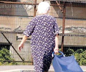 Anziana nel mirino. Ma non abbocca e li fa acciuffare