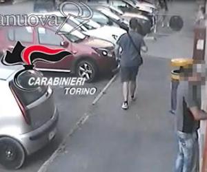 Anziana derubata del bancomat: denunciati in due