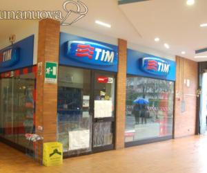 Furto al Centro Tim: distrutta l'entrata delle Torri