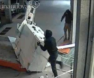 Presa la banda del carro attrezzi