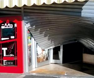 Auto usata come ariete: razzia alla tabaccheria