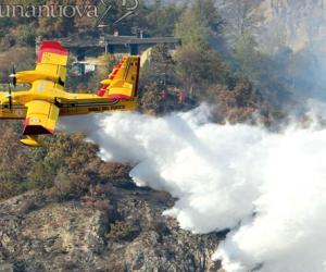 Brucia la montagna di Bussoleno, il fuoco ora sale verso il Rocciamelone