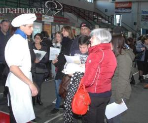 Collegno, in coda al palazzetto per il salone dell'orientamento scolastico