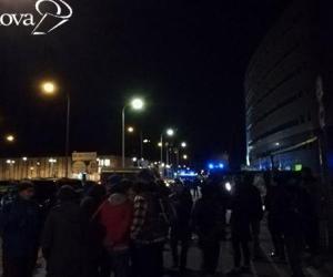 Presidio di protesta alla serata sull'Islam organizzata dalla Lega. Scatta la bagarre
