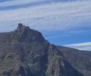 Vasto incendio boschivo vicino alla sacra di San Michele