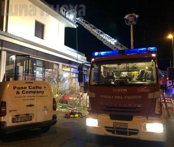 Alpignano, dopo l'incendio sul tetto riapre la panetteria