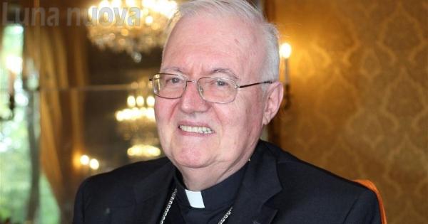 La Chiesa Drappi Bianchi O Candele Accese Per Festeggiare S Giuseppe Luna Nuova