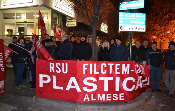 Plasticavi: la rabbia scende in piazza