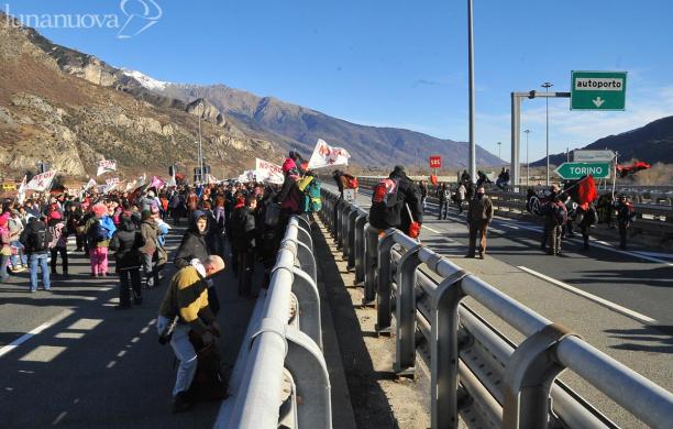 No Tav, la protesta blocca l'Autofrejus