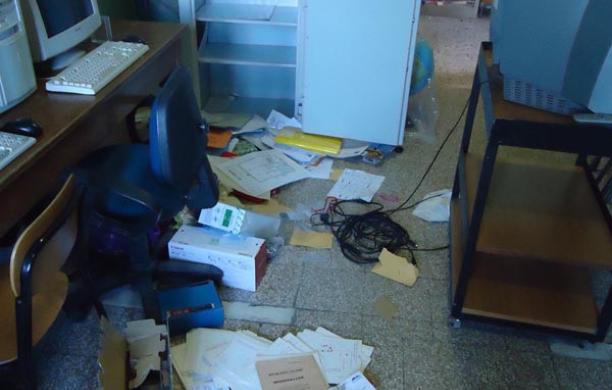 Vandali scatenati a scuola