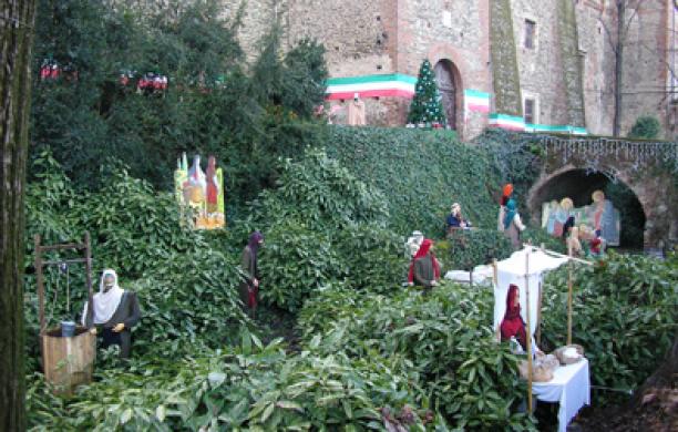 Vandali rubano una statua del presepe
