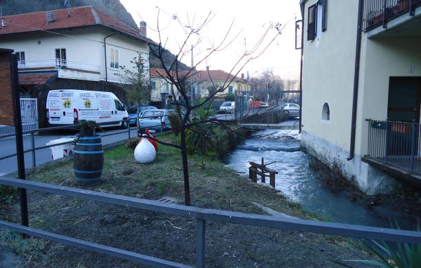 Bruciato un presepe in via Mazzini