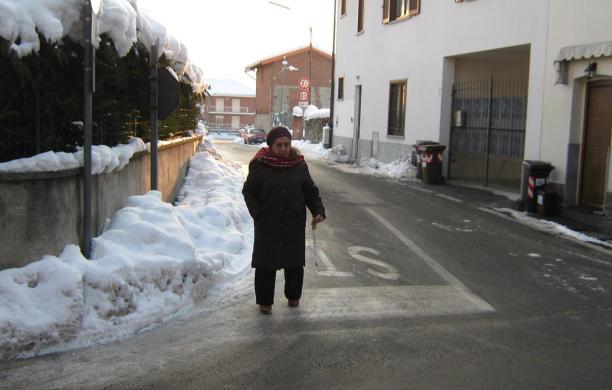 Neve e ghiaccio, proteste in via Villa: «Incrocio pericoloso»