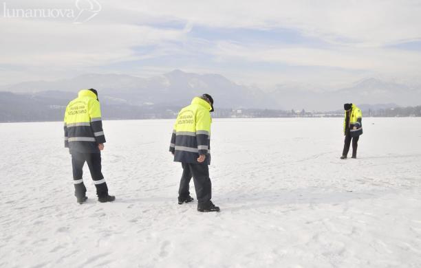 Lago Piccolo ghiacciato, ma pattini vietati