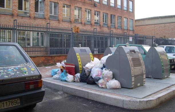 Le isole ecologiche di via Baracca