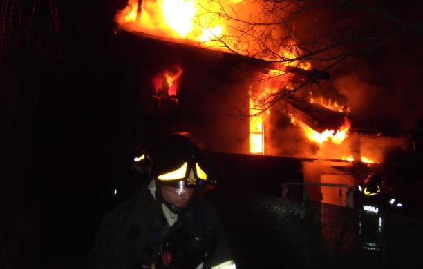 Condove: casa divorata dalle fiamme a Camporossetto
