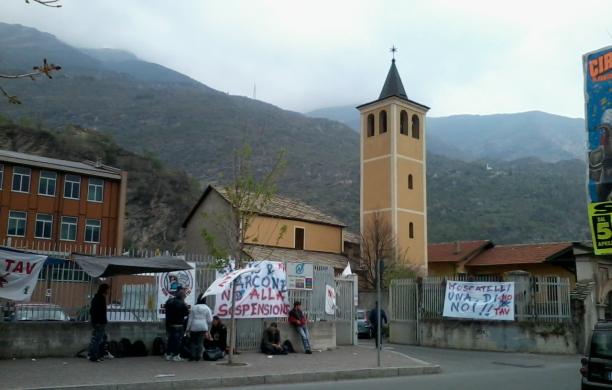 Volantini No Tav a scuola: due studenti sospesi per un giorno
